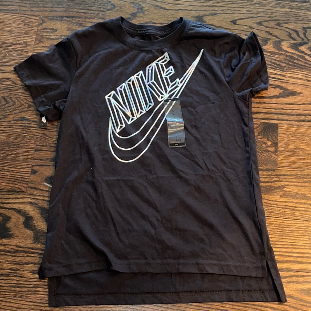 Nike T-shirt size L NWT